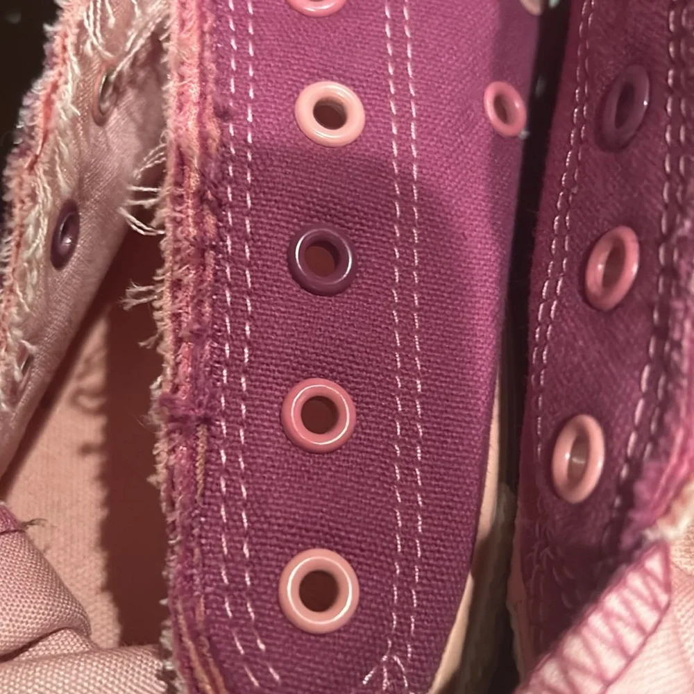 Converse Junior Size 6 W/ Distressed Borders Purple and pink color, Brand new - Picture 10 of 12